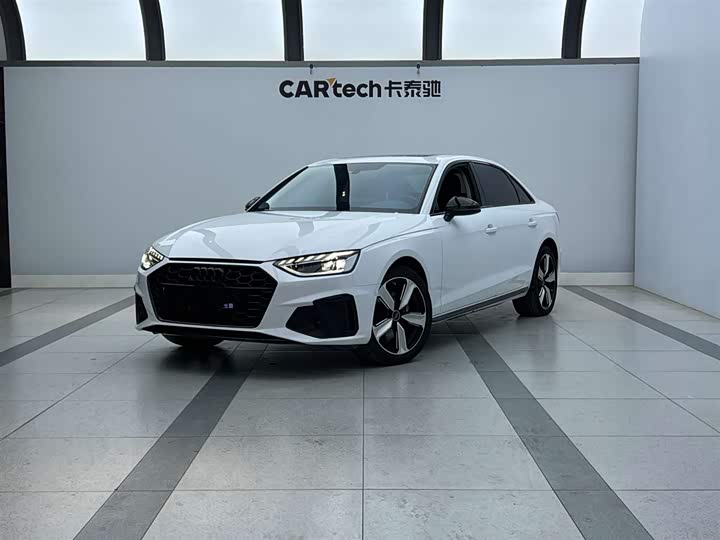 Audi A4L 2022 40 TFSI — фото 1