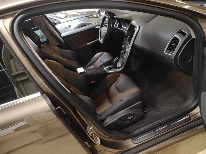 Volvo XC60 2017 T 5 AWD — фото 20