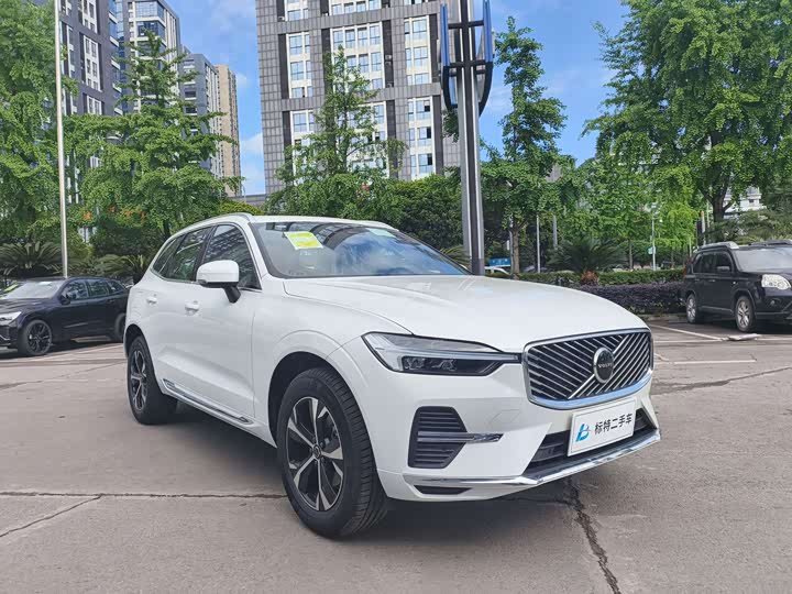 Volvo XC60 2026 B 5 4 WD — фото 3