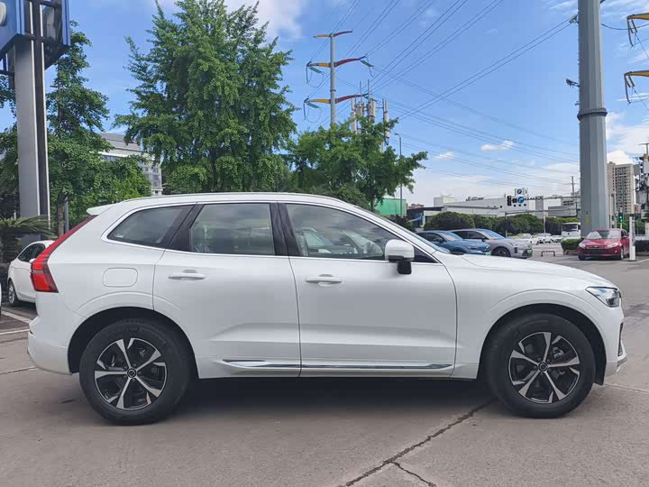 Volvo XC60 2026 B 5 4 WD — фото 4