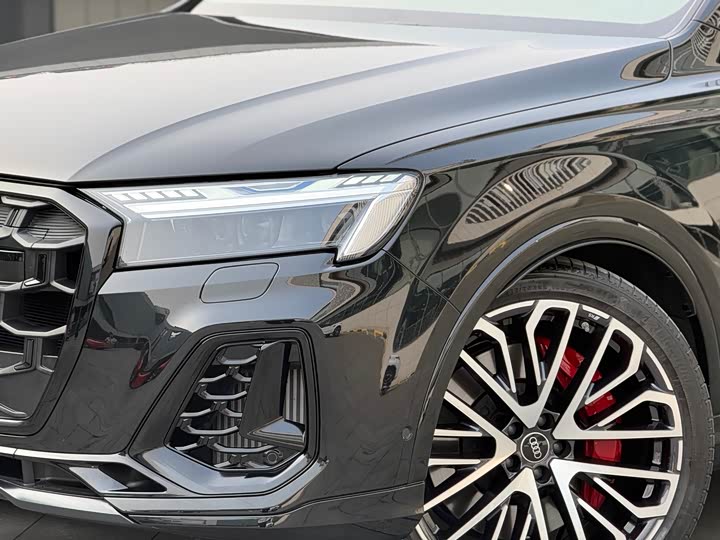 Audi SQ7 2024 4.0 TFSI — фото 2