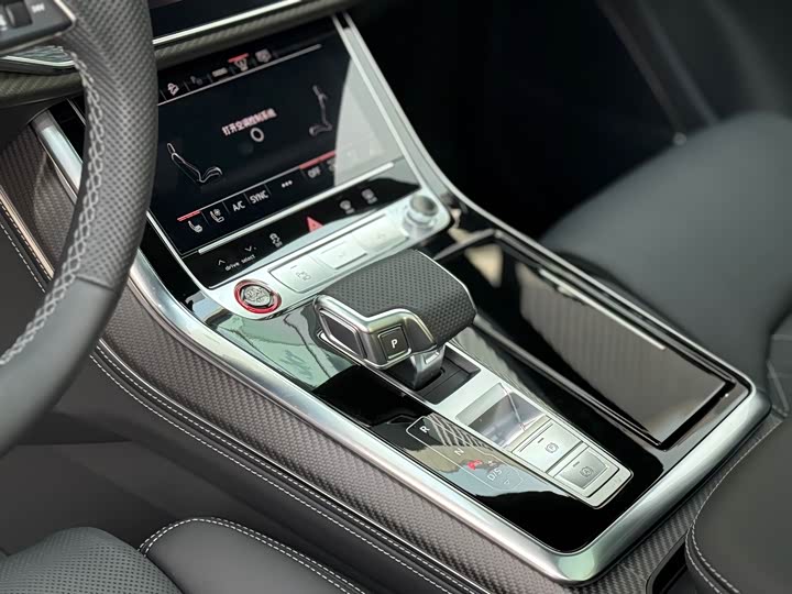 Audi SQ7 2024 4.0 TFSI — фото 14