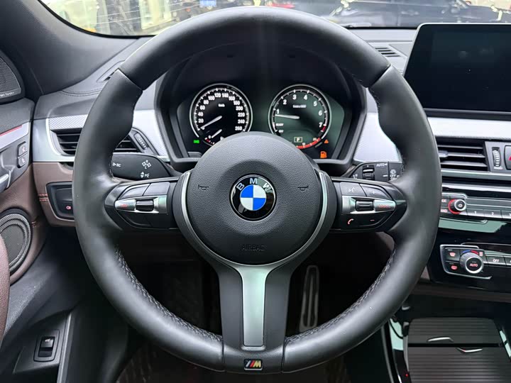 BMW X2 2021 s Drive 25i Leading M — фото 10