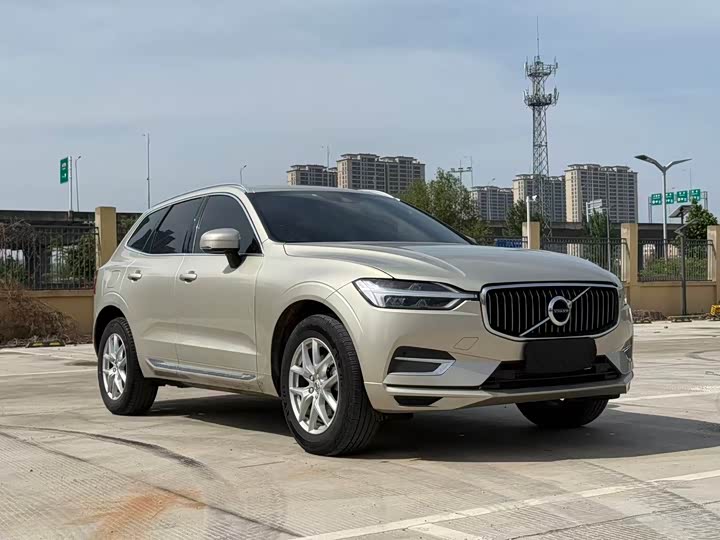 Volvo XC60 2021 T 5 4 WD — фото 3