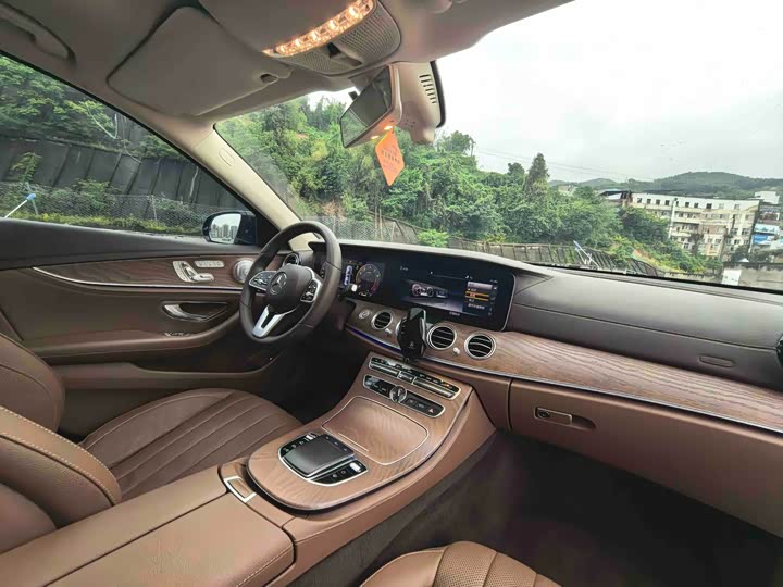 Mercedes-Benz E-Class 2020 E 300 L Luxury — фото 14