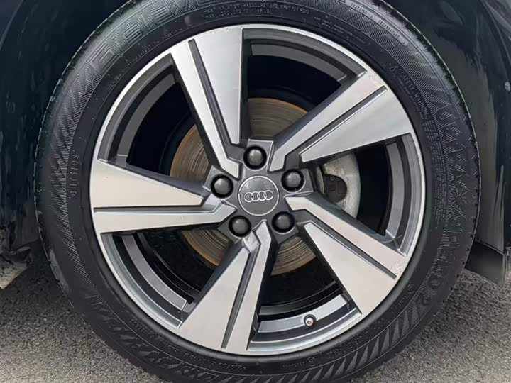 Audi Q2L 2020 35 TFSI — фото 26