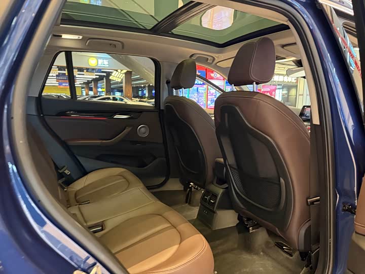 BMW X1 2022 s Drive 25 Li Leading — фото 8