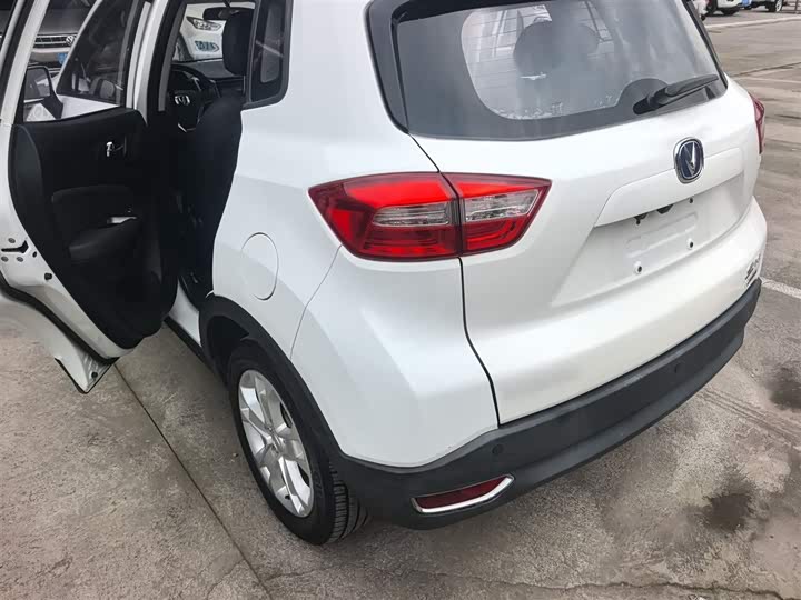 Changan CS15 2016 1.5 L MT — фото 5