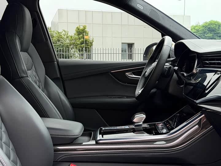Audi SQ7 2024 4.0 TFSI — фото 18