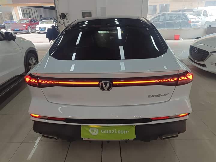 Changan UNI-V 2024 1.5 T — фото 4