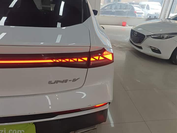 Changan UNI-V 2024 1.5 T — фото 24