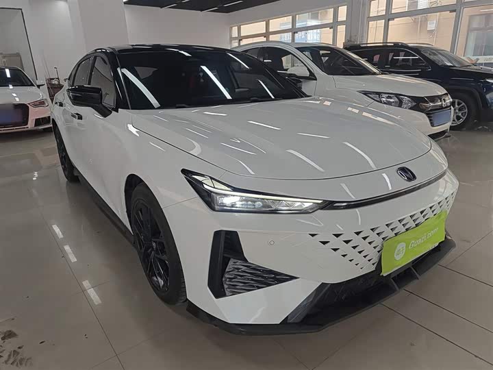 Changan UNI-V 2024 1.5 T — фото 22