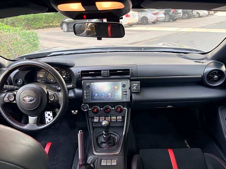 Subaru BRZ 2023 2.4 L MT 10 — фото 12
