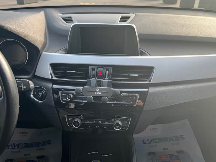 BMW X1 2019 s Drive 18 Li — фото 16