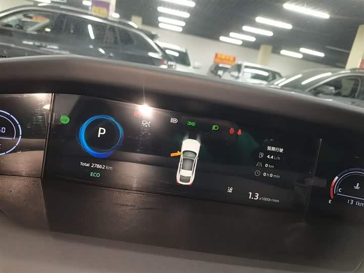 Changan UNI-V 2024 1.5 T Premium — фото 8