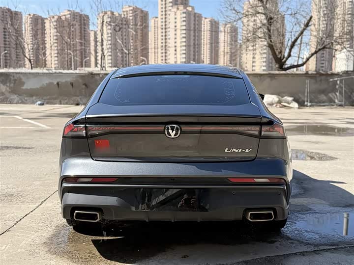 Changan UNI-V 2024 1.5 T Premium — фото 15