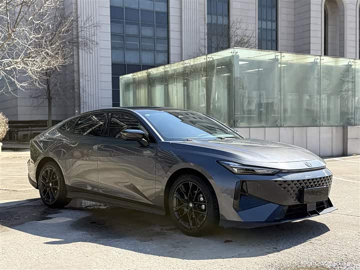 Changan UNI-V 2024 1.5 T Premium — фото 11