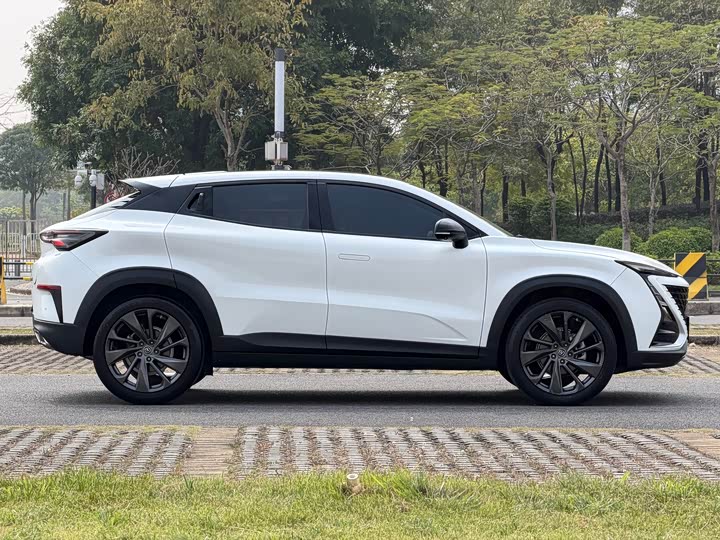 Changan UNI-T 2020 1.5 T Premium — фото 10