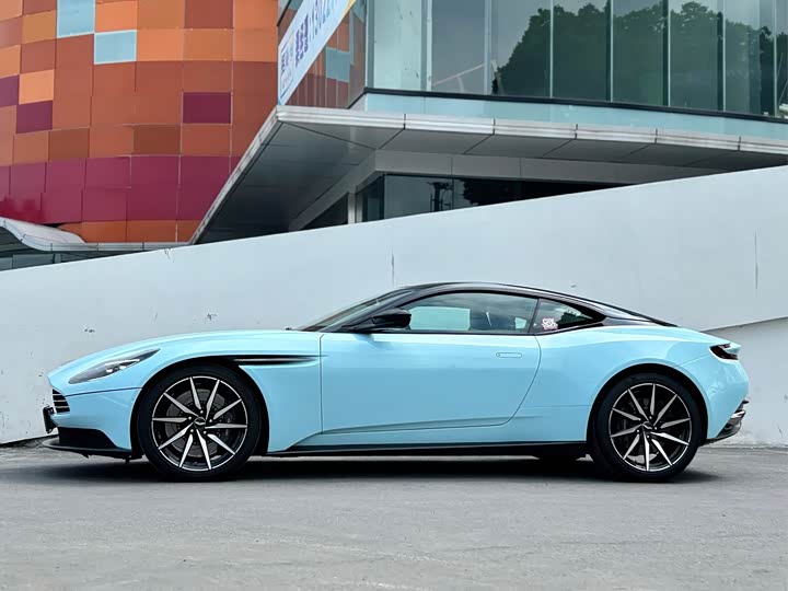 Aston Martin DB11 2019 4.0 T V 8 Coupe — фото 23