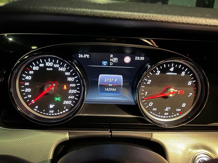 Mercedes-Benz E-Class E 200 спорт — фото 7