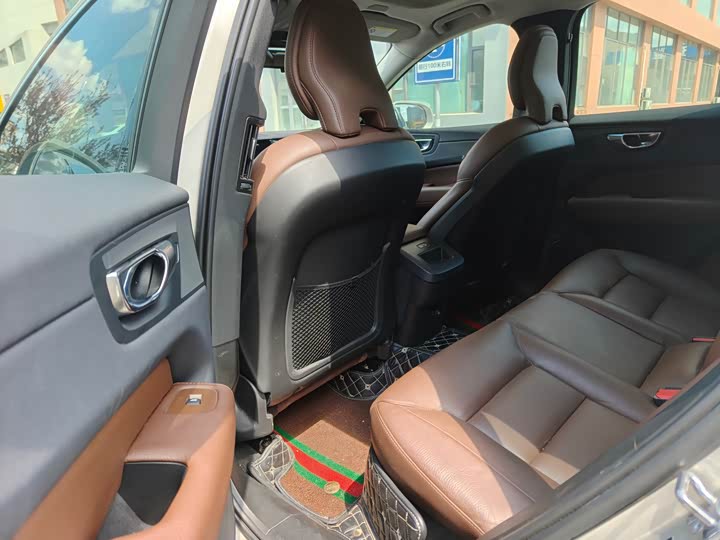Volvo XC60 2019 T 5 4 WD VI — фото 5