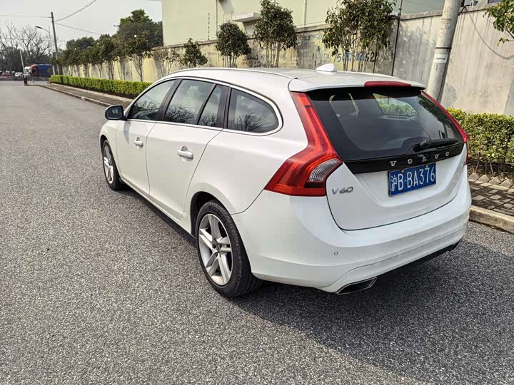 Volvo V60 2015 T 5 — фото 9