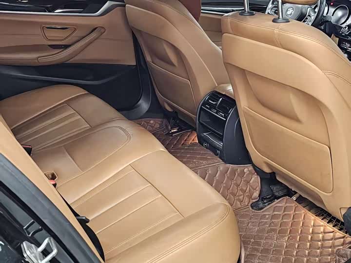 BMW 5 Series 528Li — фото 10