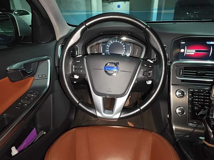 Volvo V60 2015 T 5 — фото 3
