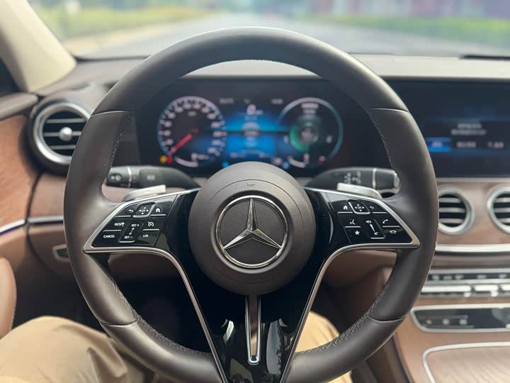 Mercedes-Benz E-Class 2022 E 300 L — фото 4