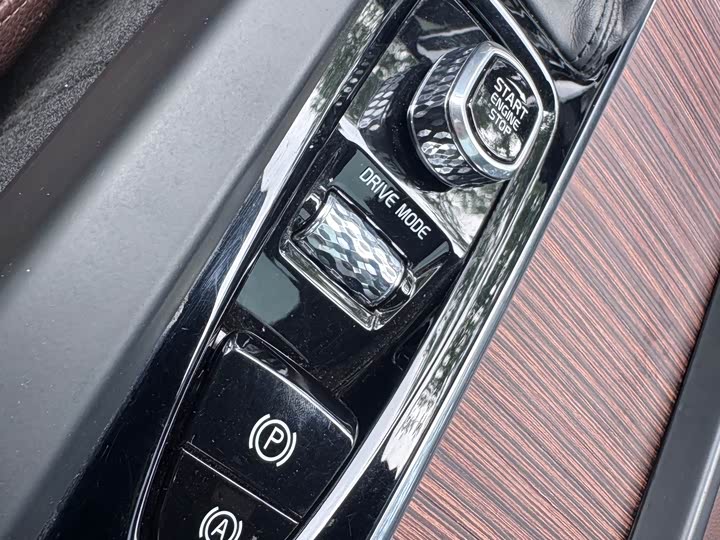 Volvo XC60 2021 T 5 4 WD — фото 12