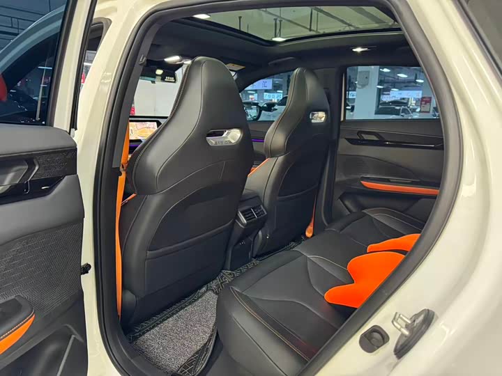 Changan UNI-V 2023 1.5 T Premium — фото 8