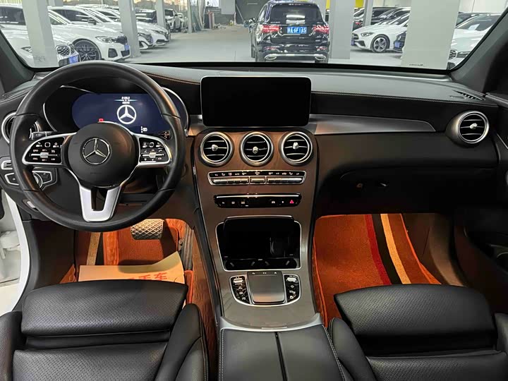 Mercedes-Benz GLC 2021 GLC 260 L 4 MATIC Luxury — фото 5