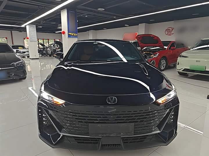 Changan UNI-V 2022 1.5 T Premium — фото 3