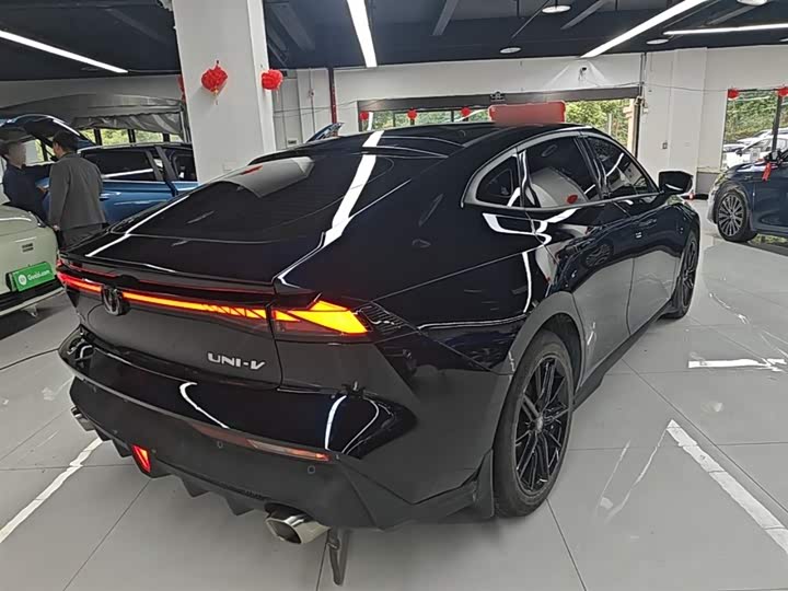 Changan UNI-V 2022 1.5 T Premium — фото 7