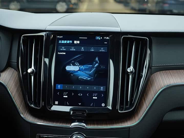Volvo XC60 Hybrid 2024 T 8 PHEV 4 WD — фото 18