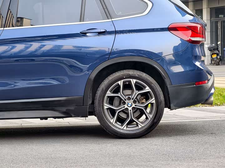 BMW X1 2021 s Drive 25 Li Leading — фото 6