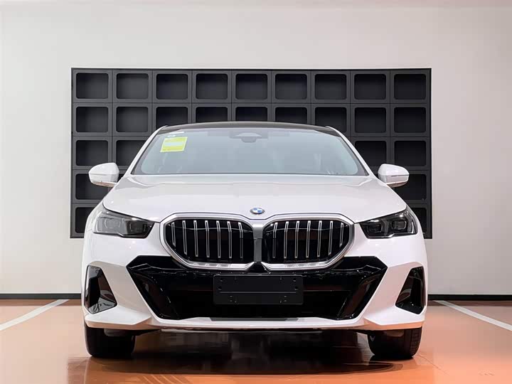 BMW 5-Series 2025 530 Li Leading M — фото 2