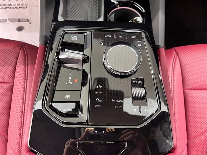BMW 5-Series 2025 530 Li Leading M — фото 17