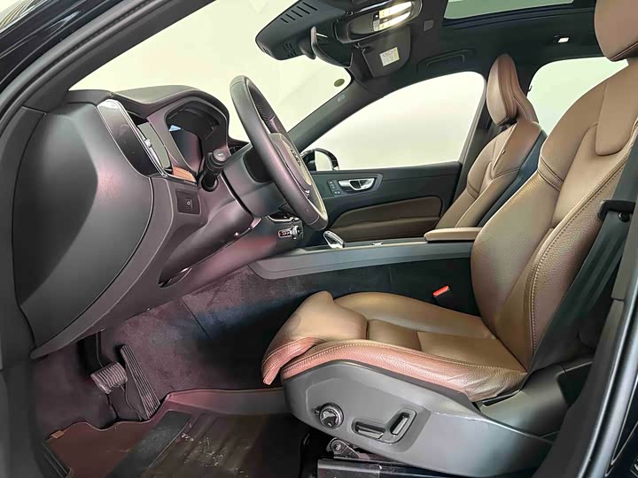 Volvo XC60 2025 B 5 4 WD — фото 8
