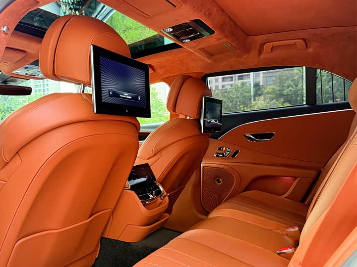 Bentley Flying Spur — фото 9
