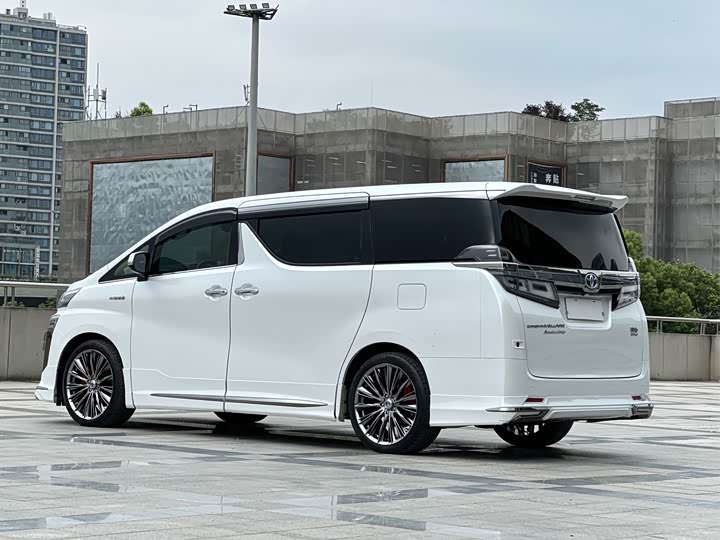 Toyota Vellfire — фото 7