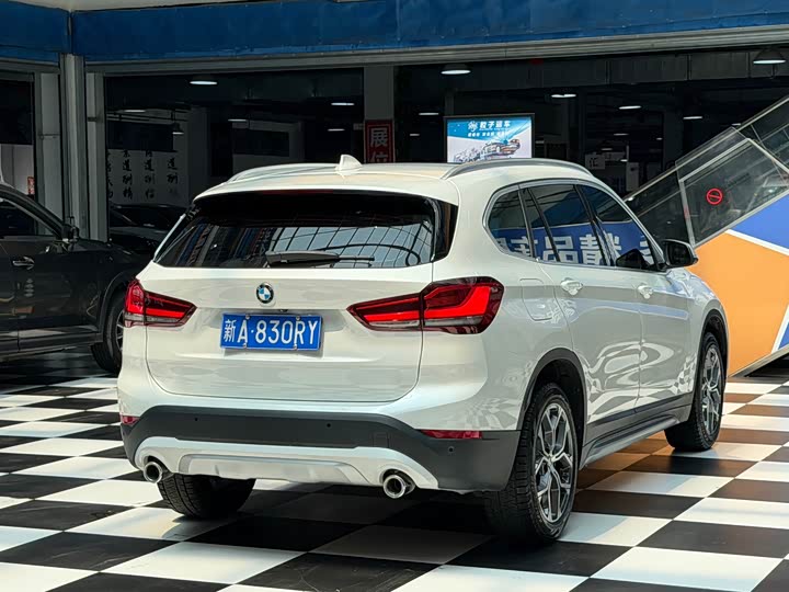 BMW X1 sDrive20Li стиль — фото 19
