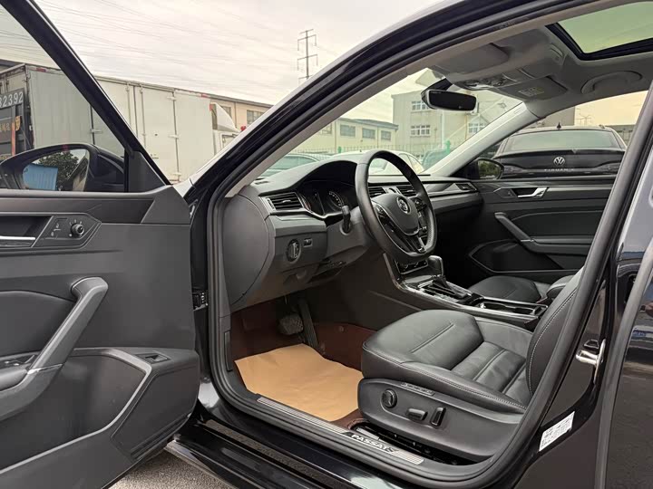 Volkswagen Passat — фото 19