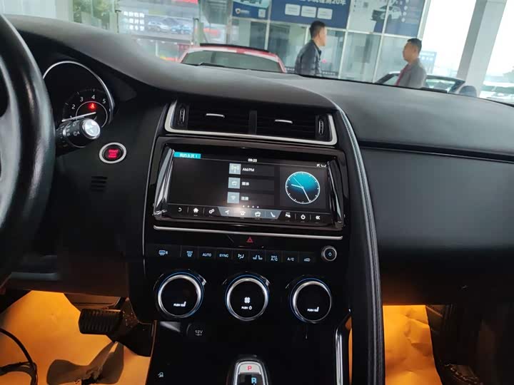 Jaguar E-PACE 2018 P 200 V — фото 13