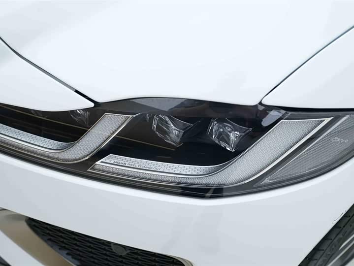 Jaguar XFL 2024 2.0 T P 300 4 WD — фото 14
