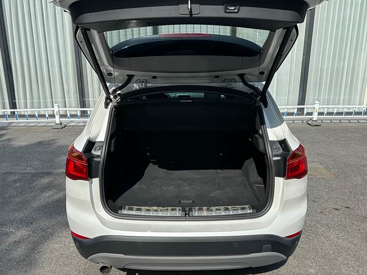 BMW X1 2019 s Drive 18 Li — фото 6