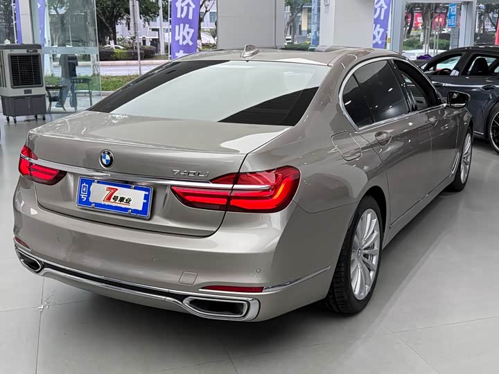 BMW 7 Series 740Li продвинутая — фото 14