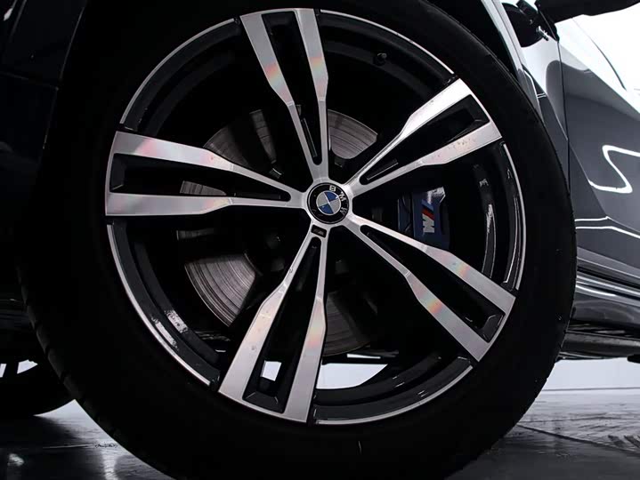 BMW X7 2021 x Drive 40i M — фото 16