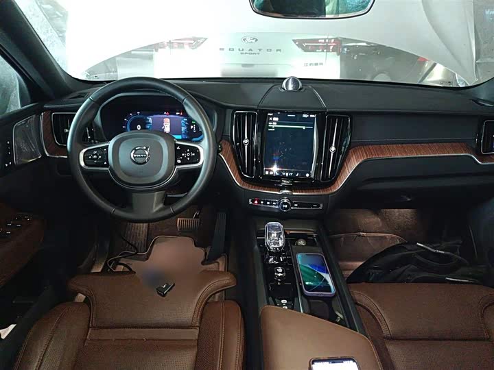 Volvo XC60 Hybrid 2025 Hybrid 4 WD — фото 10
