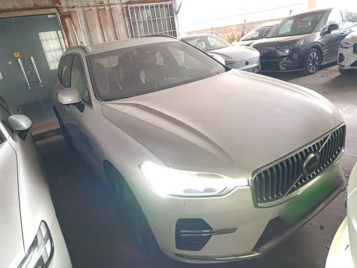 Volvo XC60 Hybrid 2025 Hybrid 4 WD — фото 4